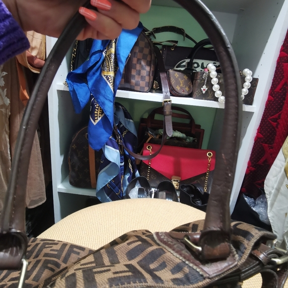 (sold)100% Authentic Fendi De Jour Large Zucca - Picture 15 of 16